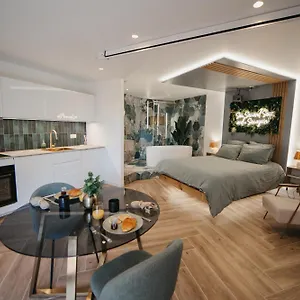 & Sunsets Appartement